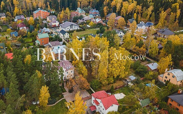 3-этажный коттедж 740 м² с отделкой