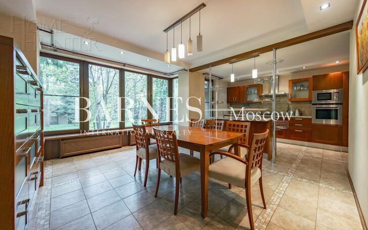 2-этажный коттедж 320 м² с отделкой