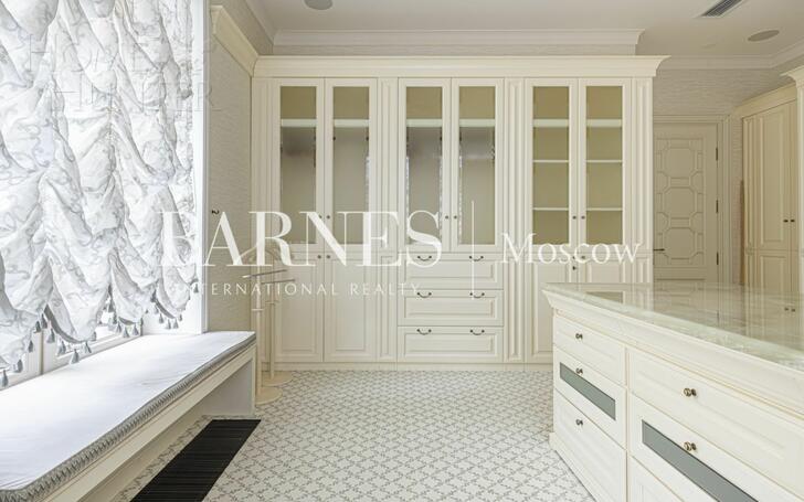 2-этажный коттедж 2 400 м² с отделкой