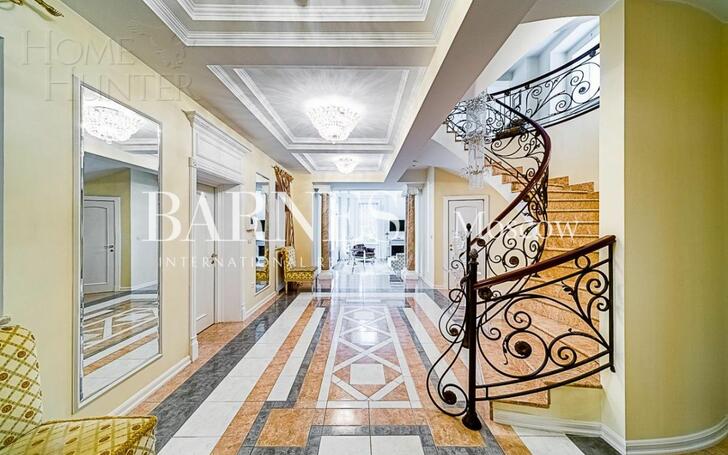 3-этажный коттедж 740 м² с отделкой