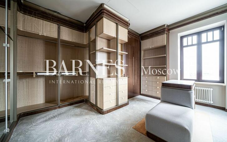 2-этажный коттедж 1 244 м² с отделкой