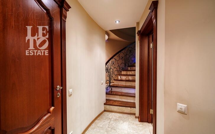 3-этажный коттедж 384.4 м² с отделкой