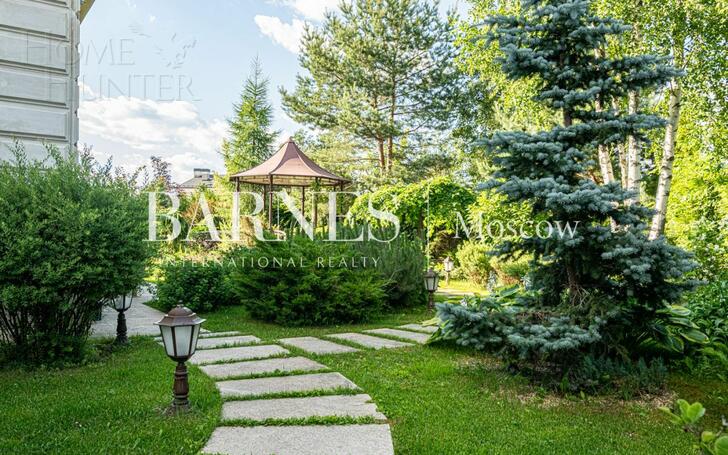 2-этажный коттедж 2 400 м² с отделкой