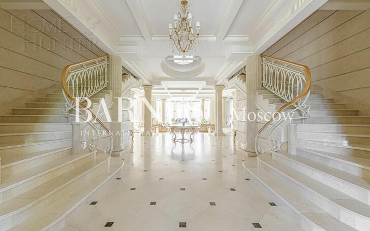 2-этажный коттедж 2 400 м² с отделкой