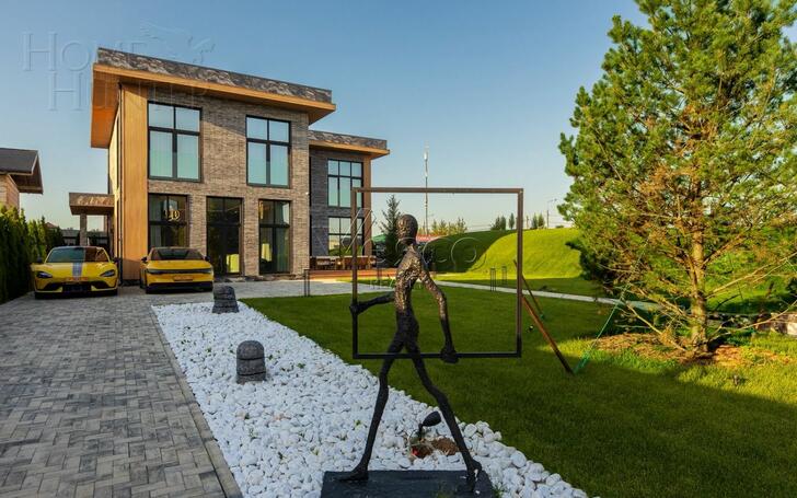 2-этажный коттедж 250 м² с отделкой