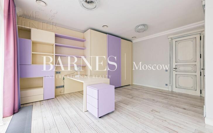 3-этажный таунхаус 430 м² с отделкой
