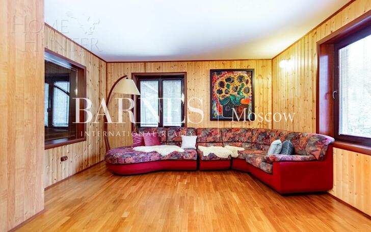 3-этажный коттедж 650 м² с отделкой