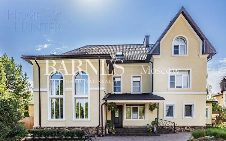 3-этажный коттедж 550 м² с отделкой