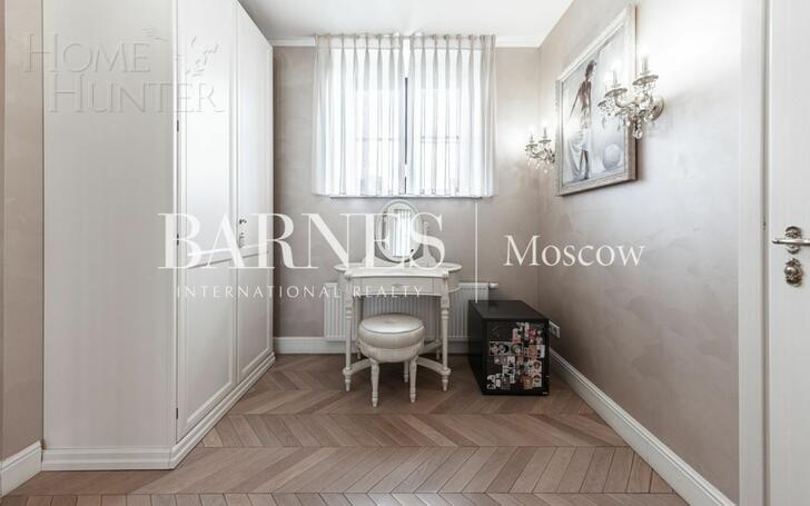 3-этажный таунхаус 700 м² с отделкой