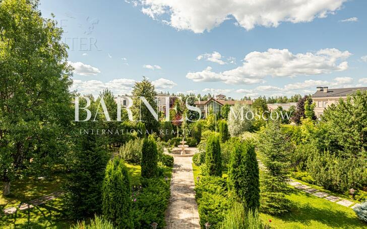 2-этажный коттедж 2 400 м² с отделкой