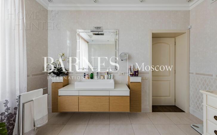 3-этажный коттедж 550 м² с отделкой
