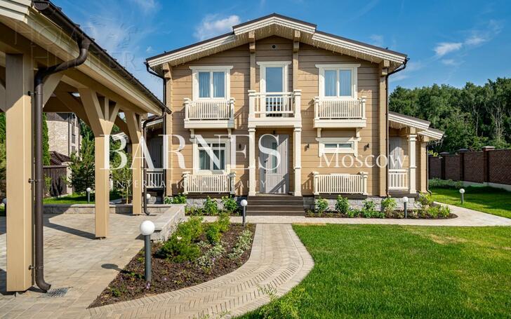 2-этажный коттедж 250 м² с отделкой