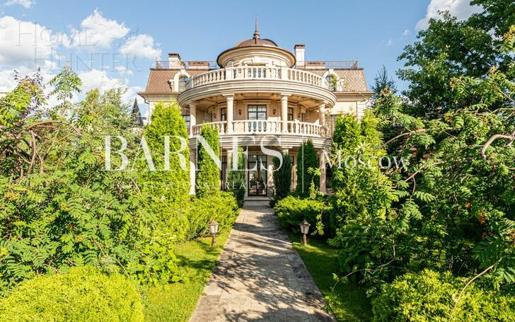 2-этажный коттедж 2 400 м² с отделкой