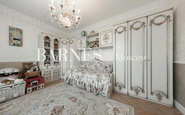 3-этажный таунхаус 700 м² с отделкой
