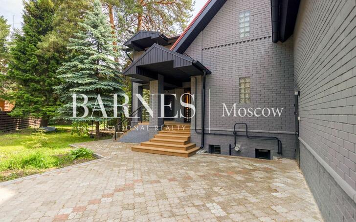 2-этажный коттедж 370 м² с отделкой