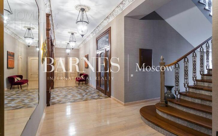2-этажный коттедж 800 м² с отделкой