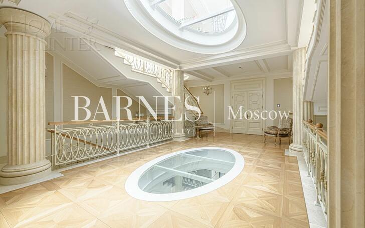 2-этажный коттедж 2 400 м² с отделкой