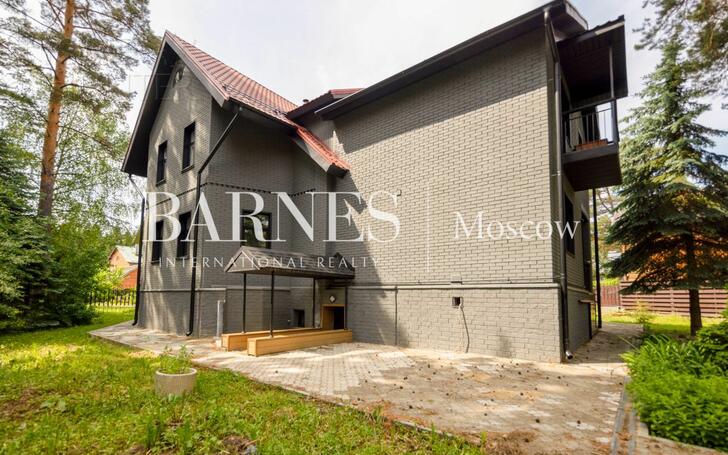 2-этажный коттедж 370 м² с отделкой