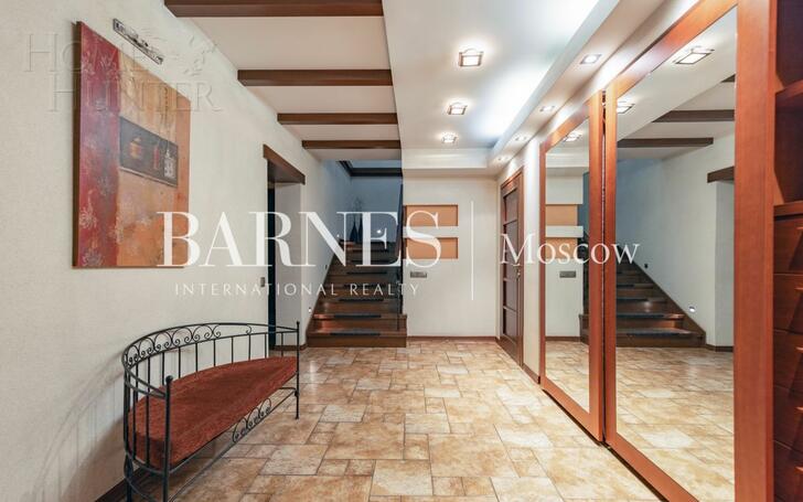 2-этажный коттедж 320 м² с отделкой