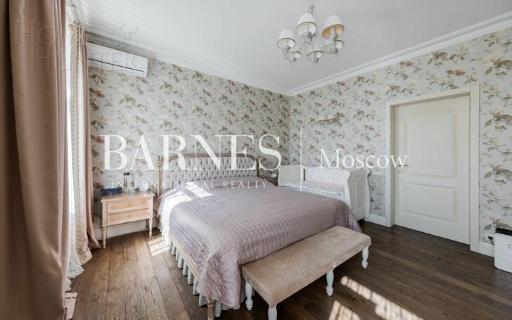 3-этажный коттедж 550 м² с отделкой