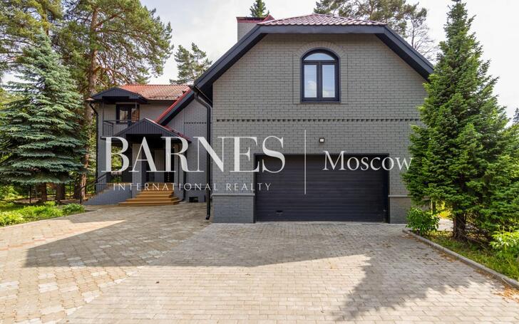 2-этажный коттедж 370 м² с отделкой