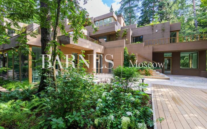 2-этажный коттедж 1 330 м² с отделкой