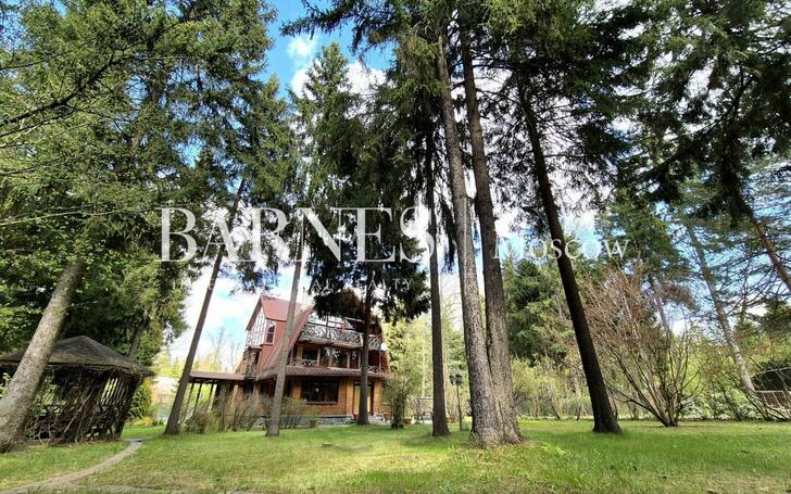 3-этажный коттедж 650 м² с отделкой