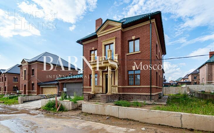 2-этажный коттедж 335 м² с отделкой