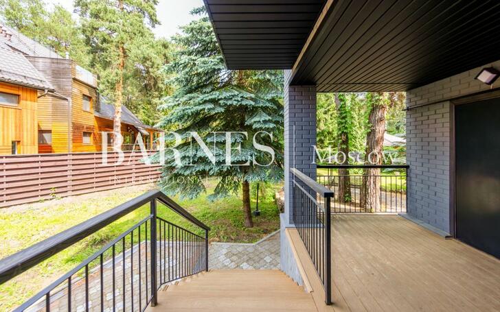 2-этажный коттедж 370 м² с отделкой
