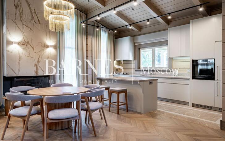 2-этажный коттедж 250 м² с отделкой