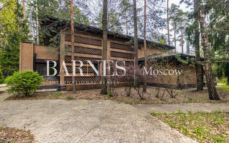 2-этажный коттедж 320 м² с отделкой