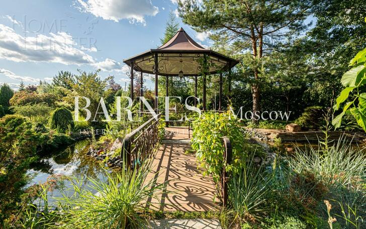 2-этажный коттедж 2 400 м² с отделкой
