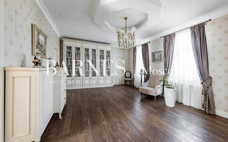 3-этажный коттедж 550 м² с отделкой