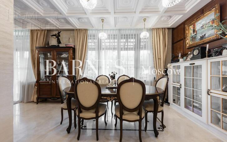 3-этажный таунхаус 700 м² с отделкой