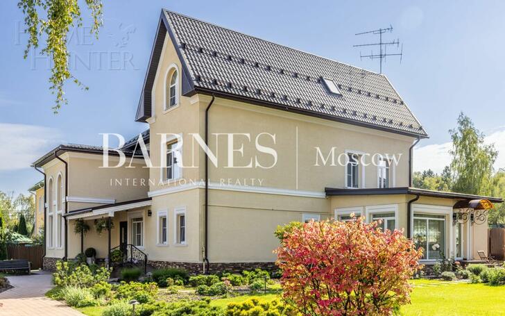 3-этажный коттедж 550 м² с отделкой