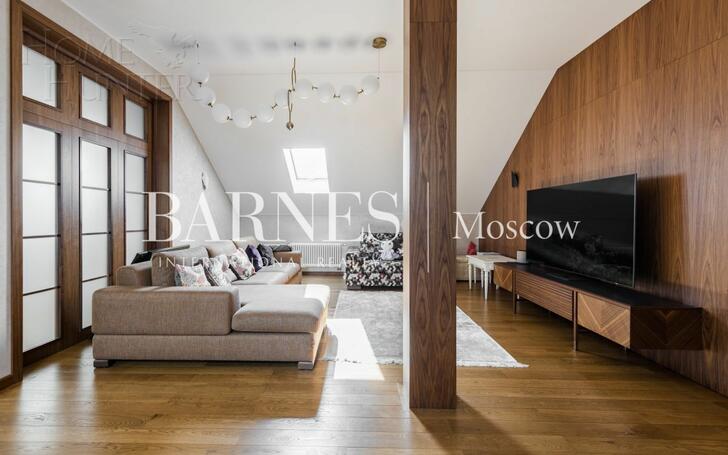 3-этажный коттедж 550 м² с отделкой