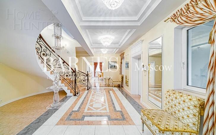 3-этажный коттедж 740 м² с отделкой