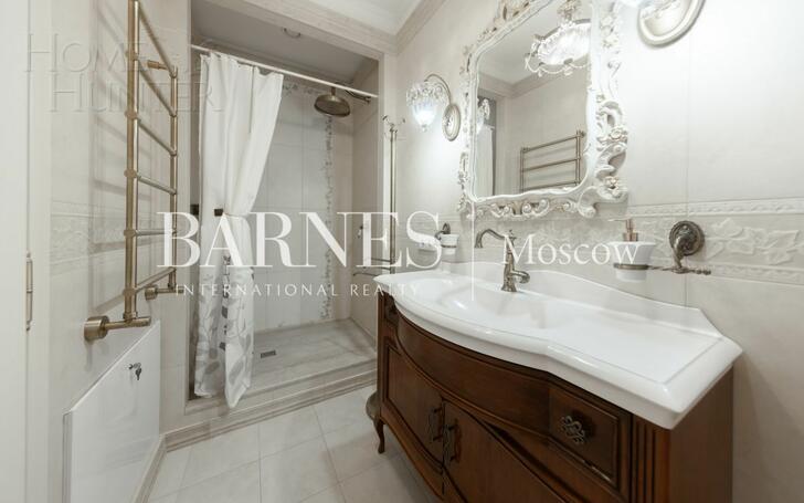 3-этажный таунхаус 700 м² с отделкой