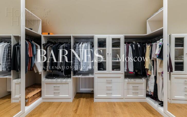 3-этажный коттедж 550 м² с отделкой