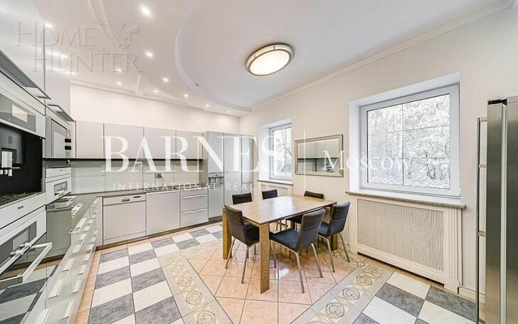 3-этажный коттедж 740 м² с отделкой