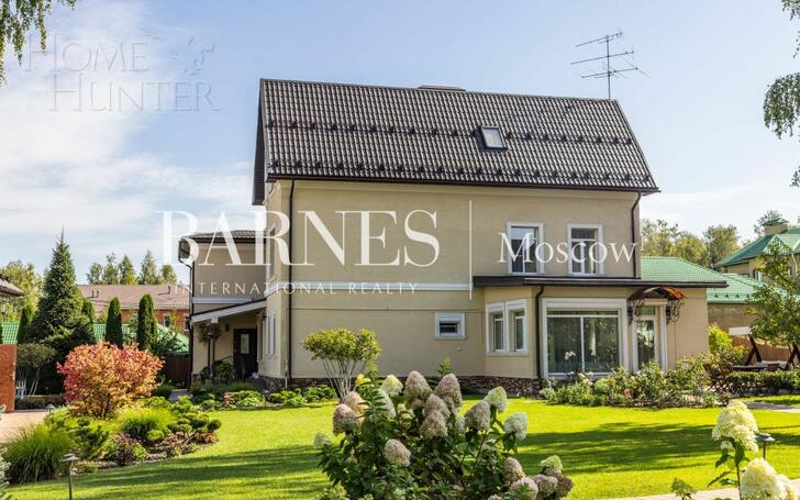 3-этажный коттедж 550 м² с отделкой