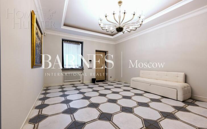3-этажный таунхаус 430 м² с отделкой