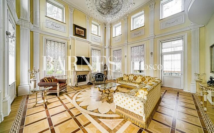 3-этажный коттедж 740 м² с отделкой