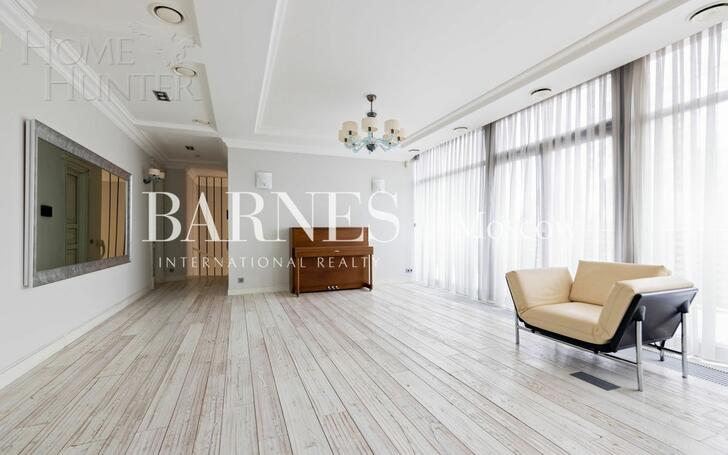 3-этажный таунхаус 430 м² с отделкой