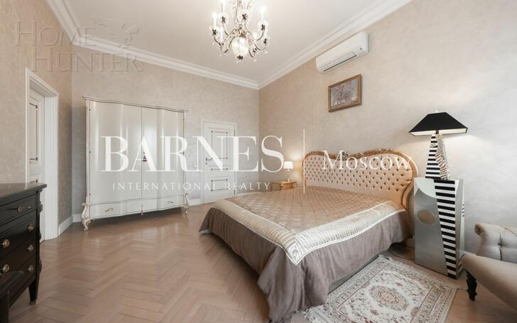 3-этажный таунхаус 700 м² с отделкой