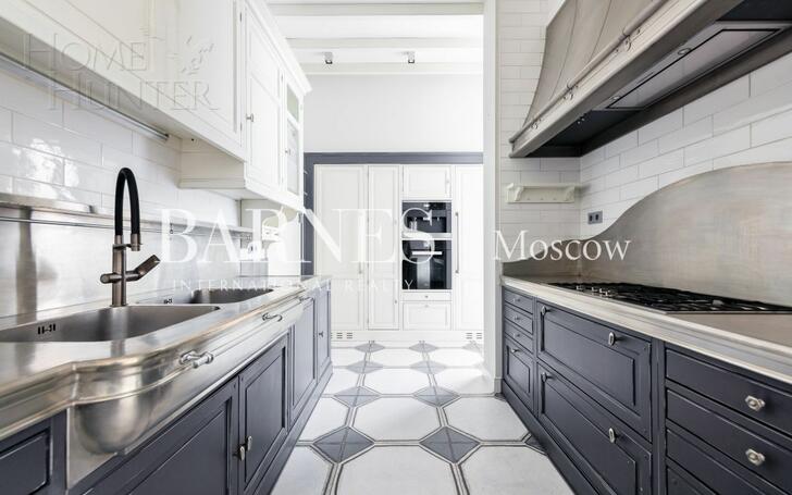 3-этажный таунхаус 430 м² с отделкой
