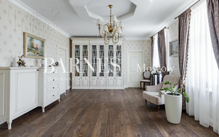 3-этажный коттедж 550 м² с отделкой