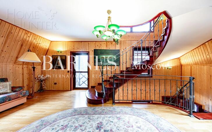 3-этажный коттедж 650 м² с отделкой