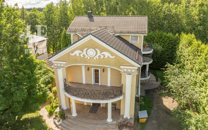 3-этажный коттедж 384.4 м² с отделкой