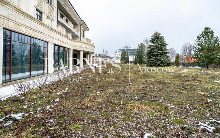 2-этажный коттедж 3 600 м² без отделки